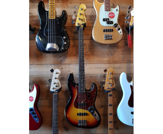 Fender Custom Shop 1964 Jazz Bass Relic 3 Tone Sunburst