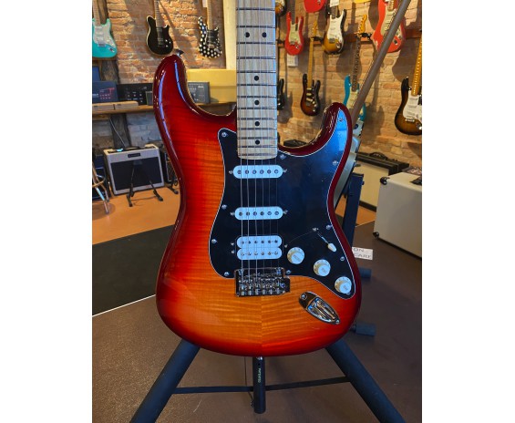 Fender Player Stratocaster HSS Plus Top Aged Cherry Burst - EX DEMO