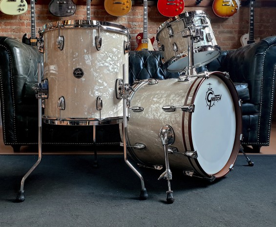 Gretsch Renown Maple Jazz Drumset in Vintage Pearl