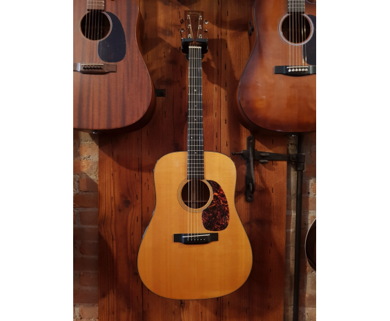 Martin D-18V