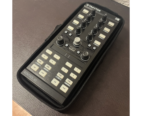 Native Instruments Kontrol X1 Mk2 + Kontrol Bag
