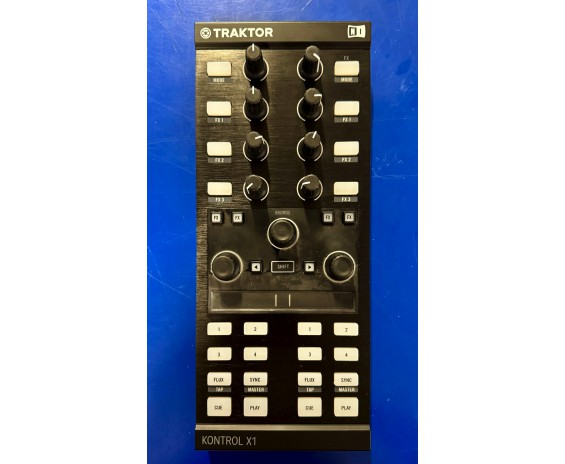 Native Instruments Kontrol X1 Mk2 + Kontrol Bag