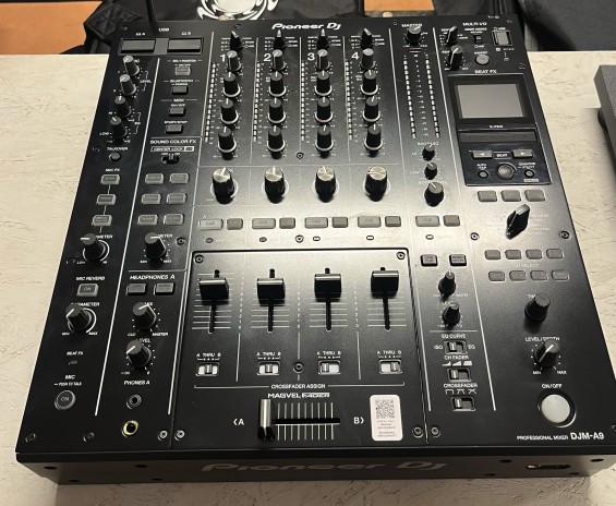 Pioneer Dj DJM-A9 + Flight Case
