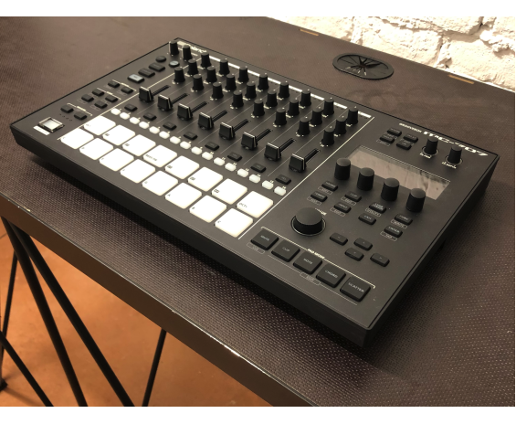 Roland MC-707