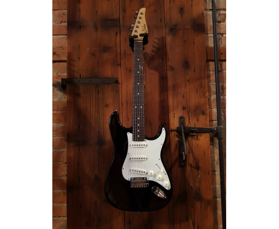 suhr classic s black