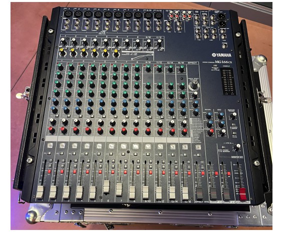 Yamaha MC166CX + Flight Case